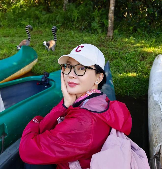 艳了:穿搭明艳却不显花哨气质是真好!开元棋牌网站看48岁陈数被她穿搭惊(图6) 艳了:穿搭明艳却不显花哨气质是真好!开元棋牌网站看48岁陈数被她穿搭惊(图6)