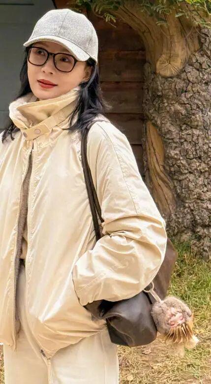 艳了:穿搭明艳却不显花哨气质是真好!开元棋牌网站看48岁陈数被她穿搭惊(图5) 艳了:穿搭明艳却不显花哨气质是真好!开元棋牌网站看48岁陈数被她穿搭惊(图5)