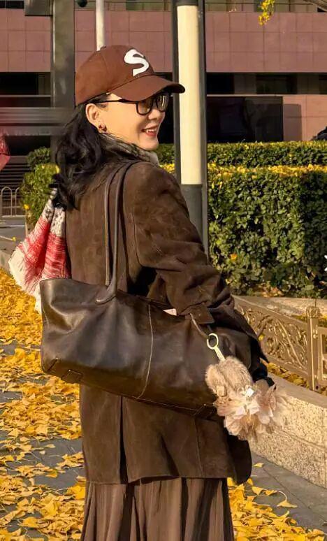 艳了:穿搭明艳却不显花哨气质是真好!开元棋牌网站看48岁陈数被她穿搭惊(图21) 艳了:穿搭明艳却不显花哨气质是真好!开元棋牌网站看48岁陈数被她穿搭惊(图21)