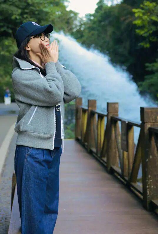 艳了:穿搭明艳却不显花哨气质是真好!开元棋牌网站看48岁陈数被她穿搭惊(图18) 艳了:穿搭明艳却不显花哨气质是真好!开元棋牌网站看48岁陈数被她穿搭惊(图18)