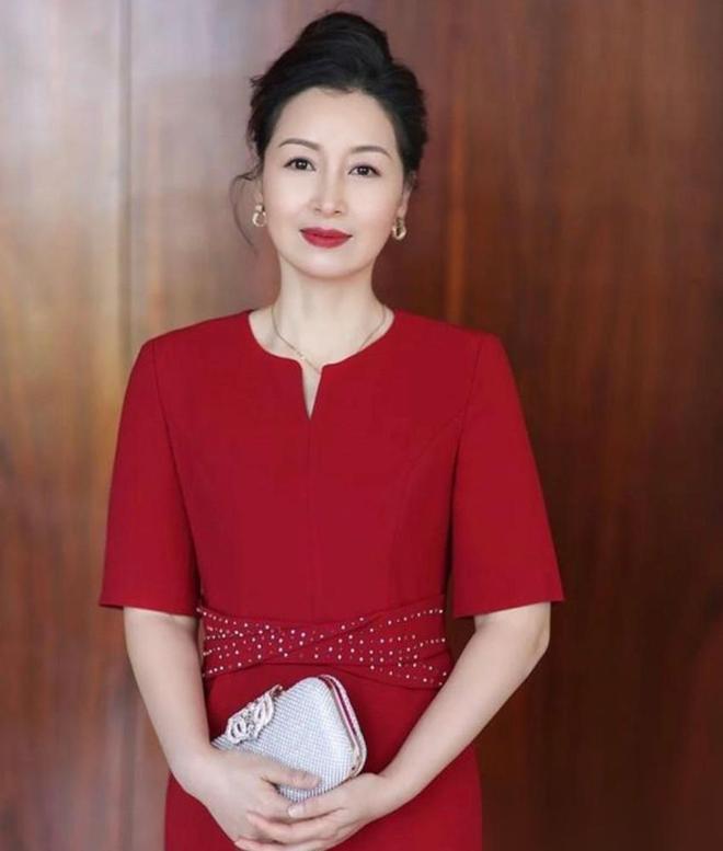 不在“量”记住这3选3不选才优雅得体开元棋牌app中年女人戴首饰在“质”(图5)