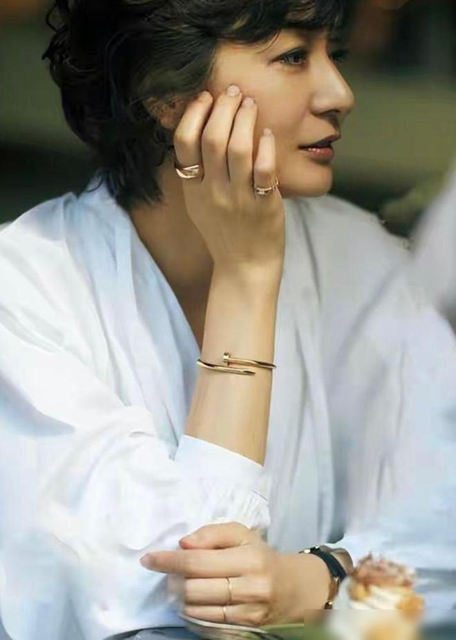 不在“量”记住这3选3不选才优雅得体开元棋牌app中年女人戴首饰在“质”(图6)